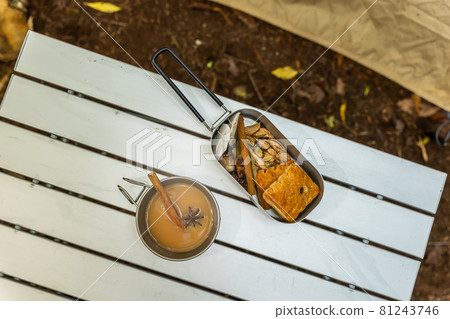 Outdoor cuisine Outdoor lunch at the cottage 81243746