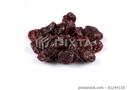 pieces of dried cherry 81244110