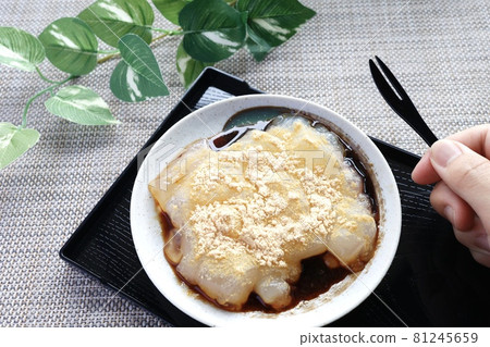Warabimochi Kinako 和黑光 Warabimochi Kinako 和黑光 81245659