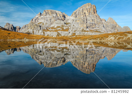 Autumn scenery with mountain lake in the Dolomites, Italy 81245992