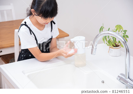 Elementary school girl washing hands Elementary school girl washing hands 81246551