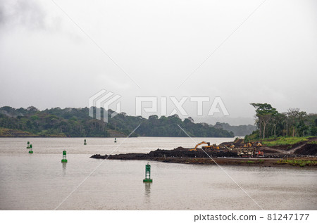 Panama - Canal Construction of the new expanded locks on the canal 81247177