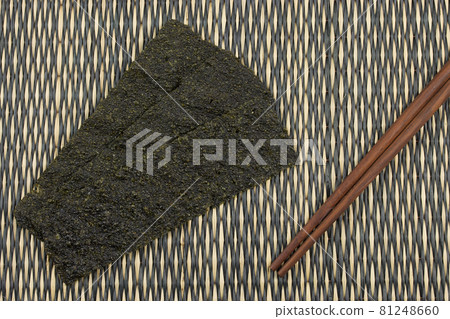 Sheet of dried seaweed Sheet of dried seaweed 81248660