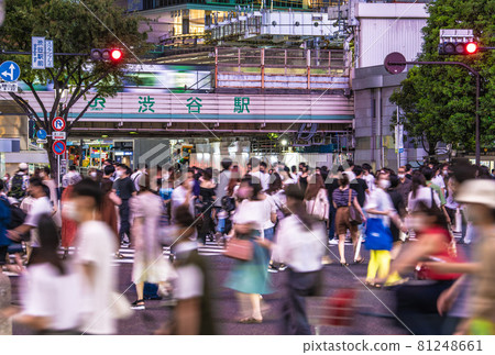日本東京城市景觀 每天最多 4392 人。離家人數最多的26,409人。澀谷驚人的人群 = 8 月 22 日 日本東京城市景觀 每天最多 4392 人。離家人數最多的26,409人。澀谷驚人的人群 = 8 月 22 日 81248661