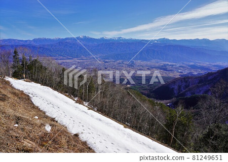 Southern Alps from the end of Mt. Utsugi forest road in winter Southern Alps from the end of Mt. Utsugi forest road in winter 81249651