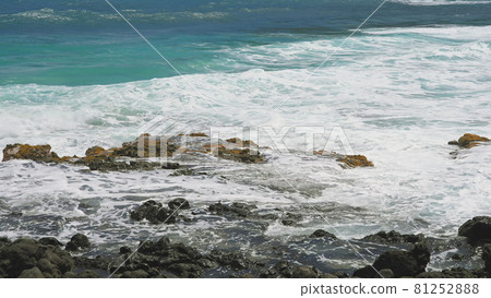 Blue Waves of the Pacific Ocean Beats Oahu Island Volcanic Cliffs. Turquoise water color. Clear sunny day. Archipelago Hawaii. DCI 4k 81252888