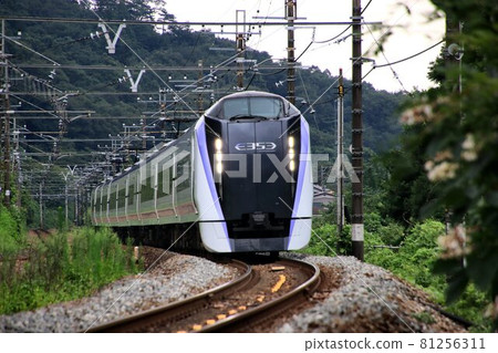 在信濃路上快速奔跑...特急梓 / E353 系列中央線 / 高雄相模子 81256311