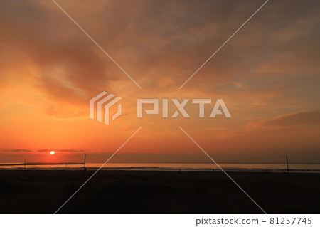 Sunrise from Katakai Beach in Kujukuri Beach Sunrise from Katakai Beach in Kujukuri Beach 81257745