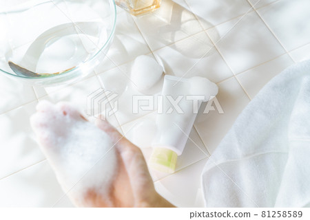 Fluffy foam face wash 81258589