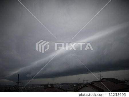 Arch clouds 81258693