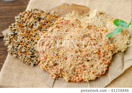 Handmade oatmeal rice crackers 81258846