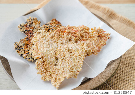 Handmade oatmeal rice crackers 81258847