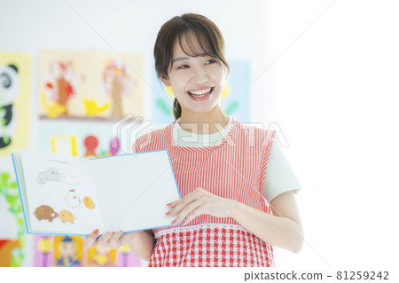 Nursery teacher picture book 81259242