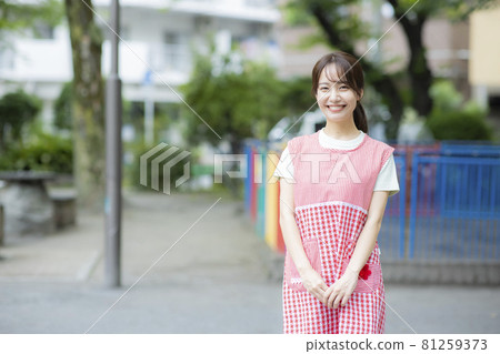 Nursery teacher park 81259373