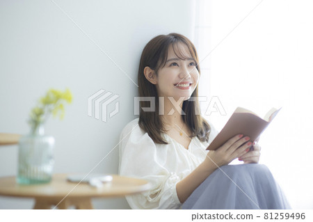 女性閱讀 81259496