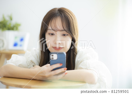 Female smartphone 81259501