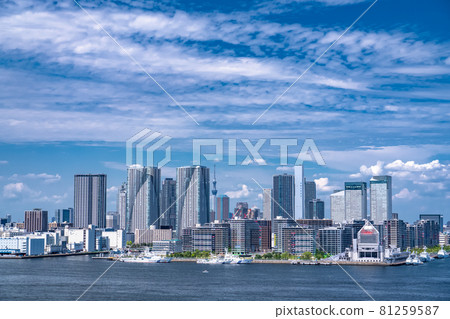 《東京》東京都市的藍天白雲・東京灣地區的夏日天空 81259587