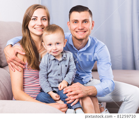 Young mother and father with little son 81259710
