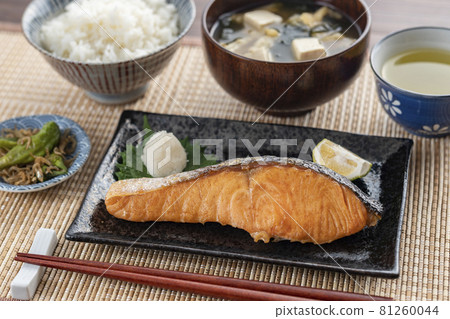 烤三文魚套餐 81260044