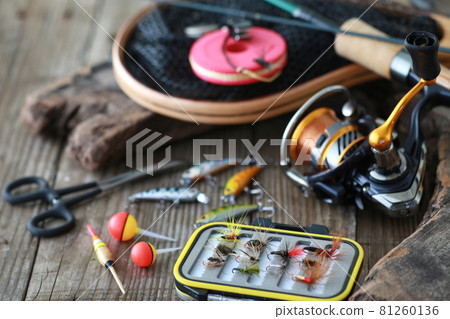 山間溪流捕魚設備、捲軸和誘餌 81260136