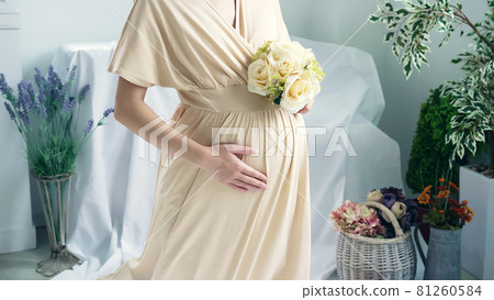 Pregnant woman image maternity photo 81260584