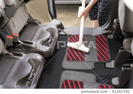 Clean the inside of the car with a cordless cleaner Rear seats Clean the inside of the car with a cordless cleaner Rear seats 81262392