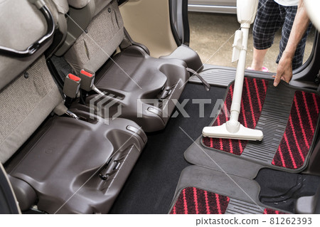 Clean the inside of the car with a cordless cleaner Rear seats Clean the inside of the car with a cordless cleaner Rear seats 81262393