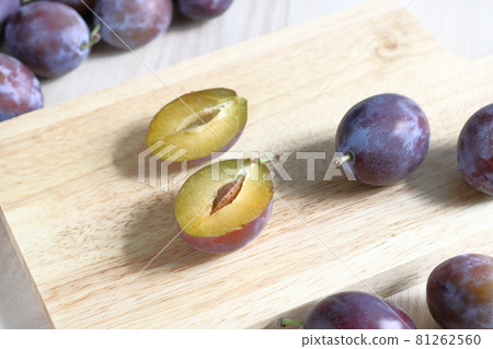 Cut prunes Cut prunes 81262560