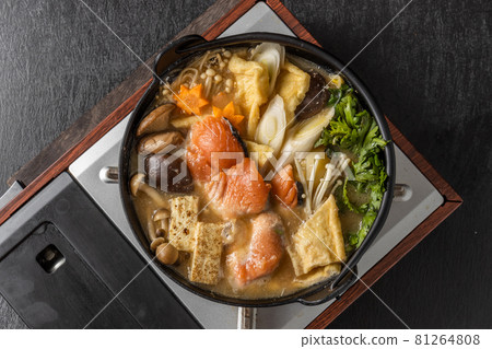 雞肉鍋雞肉餃子火鍋日本料理 81264808