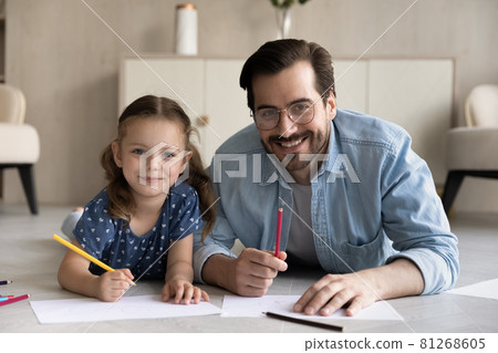 Happy daddy and little daughter kid relaxing on heating floor Happy daddy and little daughter kid relaxing on heating floor 81268605