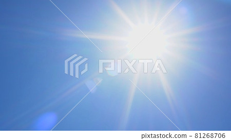 Blue sky and sun (direct sunlight) 81268706