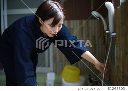 打掃浴室的 Nakai 形象 打掃浴室的 Nakai 形象 81268803