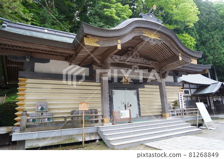 Suwa Taisha is one of the oldest shrines in Japan and is the head office of more than 10,000 Suwa shrines nationwide. Suwa Taisha is one of the oldest shrines in Japan and is the head office of more than 10,000 Suwa shrines nationwide. 81268849