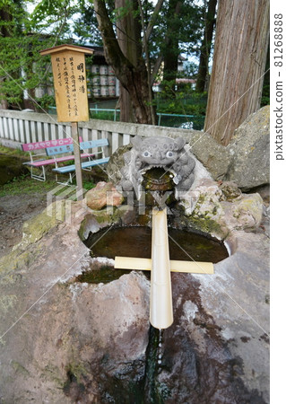 Suwa Taisha is one of the oldest shrines in Japan and is the head office of more than 10,000 Suwa shrines nationwide. 81268888