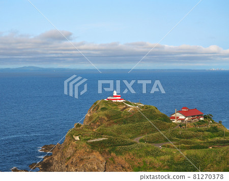 小樽日立山燈塔和鯡魚高天在高島角 小樽日立山燈塔和鯡魚高天在高島角 81270378