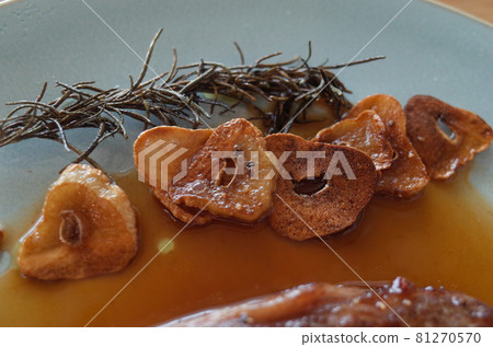 Garlic and rosemary 81270570