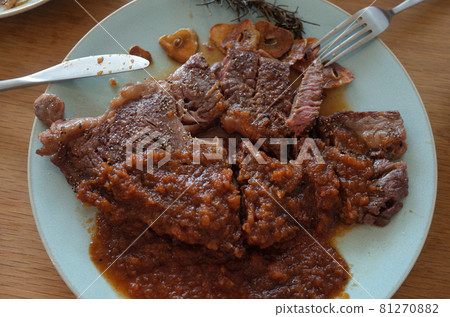 Cut steak Cut steak 81270882