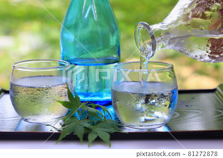 Cold sake (Japanese sake) 81272878