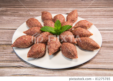 Traditional kebbe and pita bread on big round plate in lebanese restaurant Traditional kebbe and pita bread on big round plate in lebanese restaurant 81275785