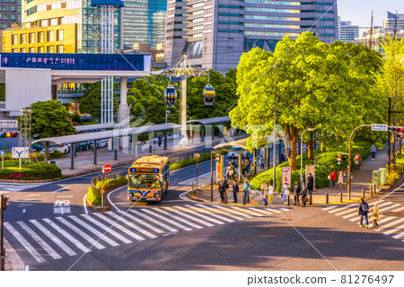 橫濱櫻木町街景：傍晚櫻木町站前、索道站台、巴士站台 81276497