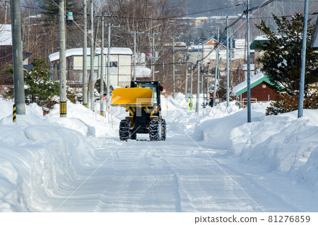 北海道札幌市區除雪風景 81276859