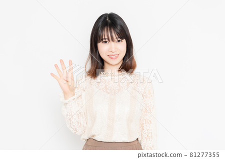 Woman showing numbers by hand Woman showing numbers by hand 81277355
