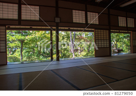 Kurashiki Bikan Historical Quarter, a Japanese garden seen from the hall of Shinkeien 81279050
