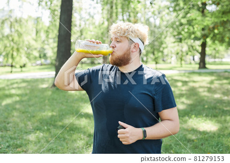 Man drinking healthy juice outdoors 81279153