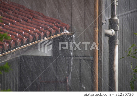 Residential area with heavy rain 81280726