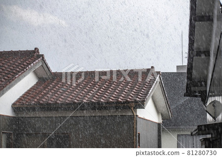 Residential area with heavy rain 81280730