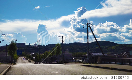 藍天、公路和汽車 藍天、公路和汽車 81280743