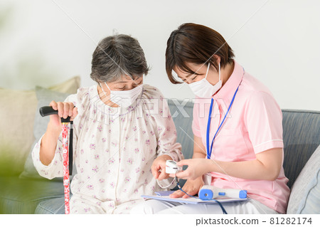 Pulse oximeter senior caregiver 81282174
