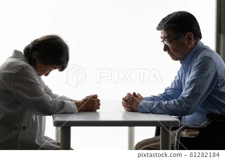 Senior women, senior men, discussions 81282184