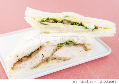 Delicious chicken cutlet sandwich and egg vegetable sandwich 81283061